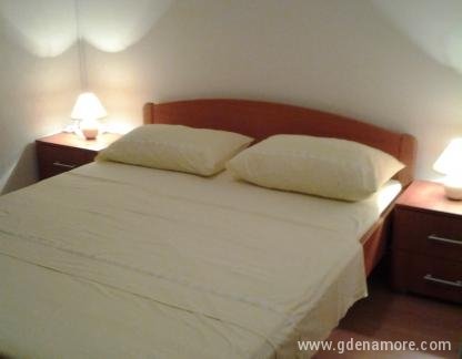 Apartments Jure, private accommodation in city Makarska, Croatia